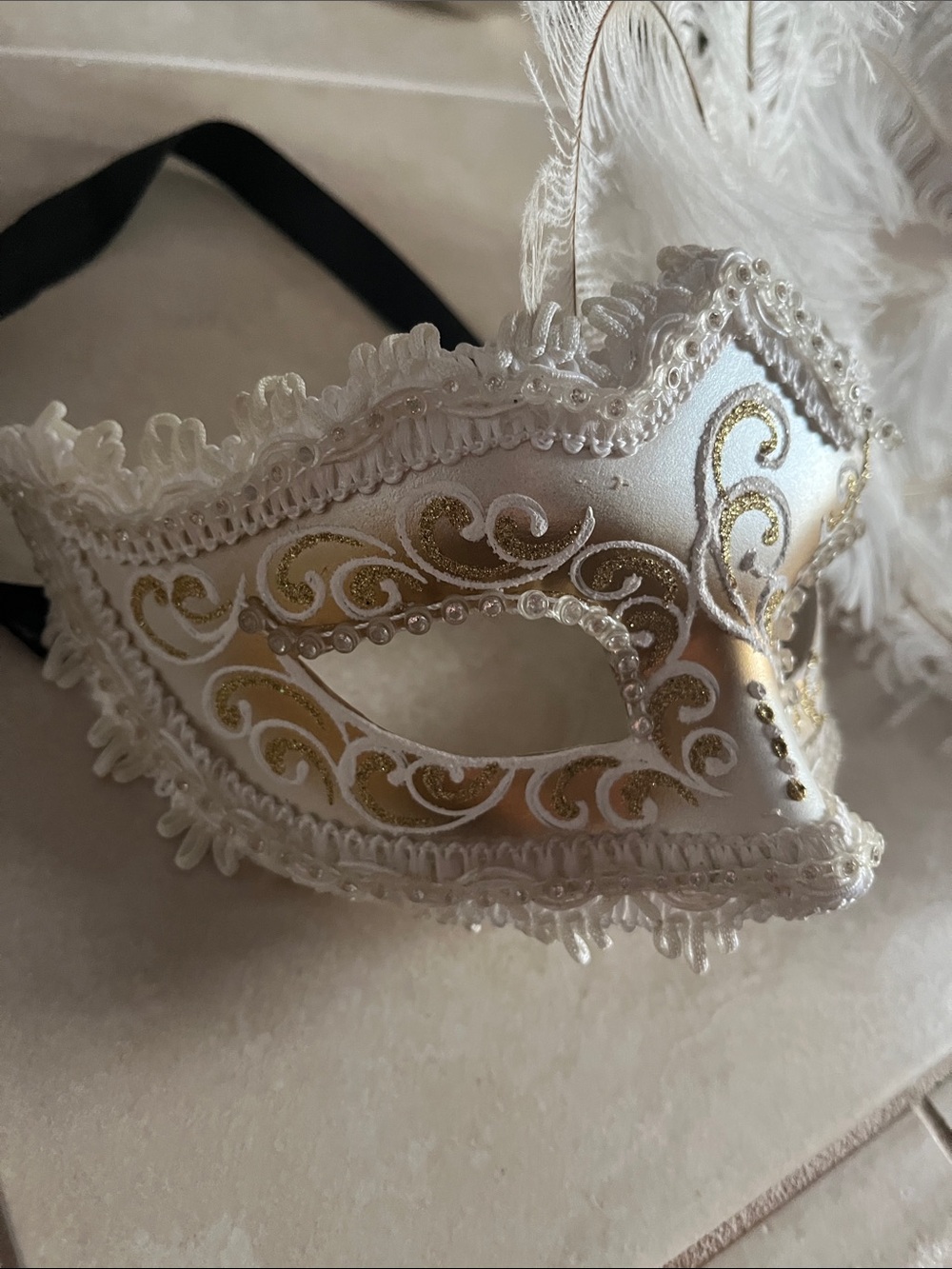 Ivory Feathered Venetian Masquerade Mask - Picture 4 of 4